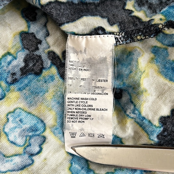 IZOD Women’s Batik Tunic Med. - Picture 7 of 11